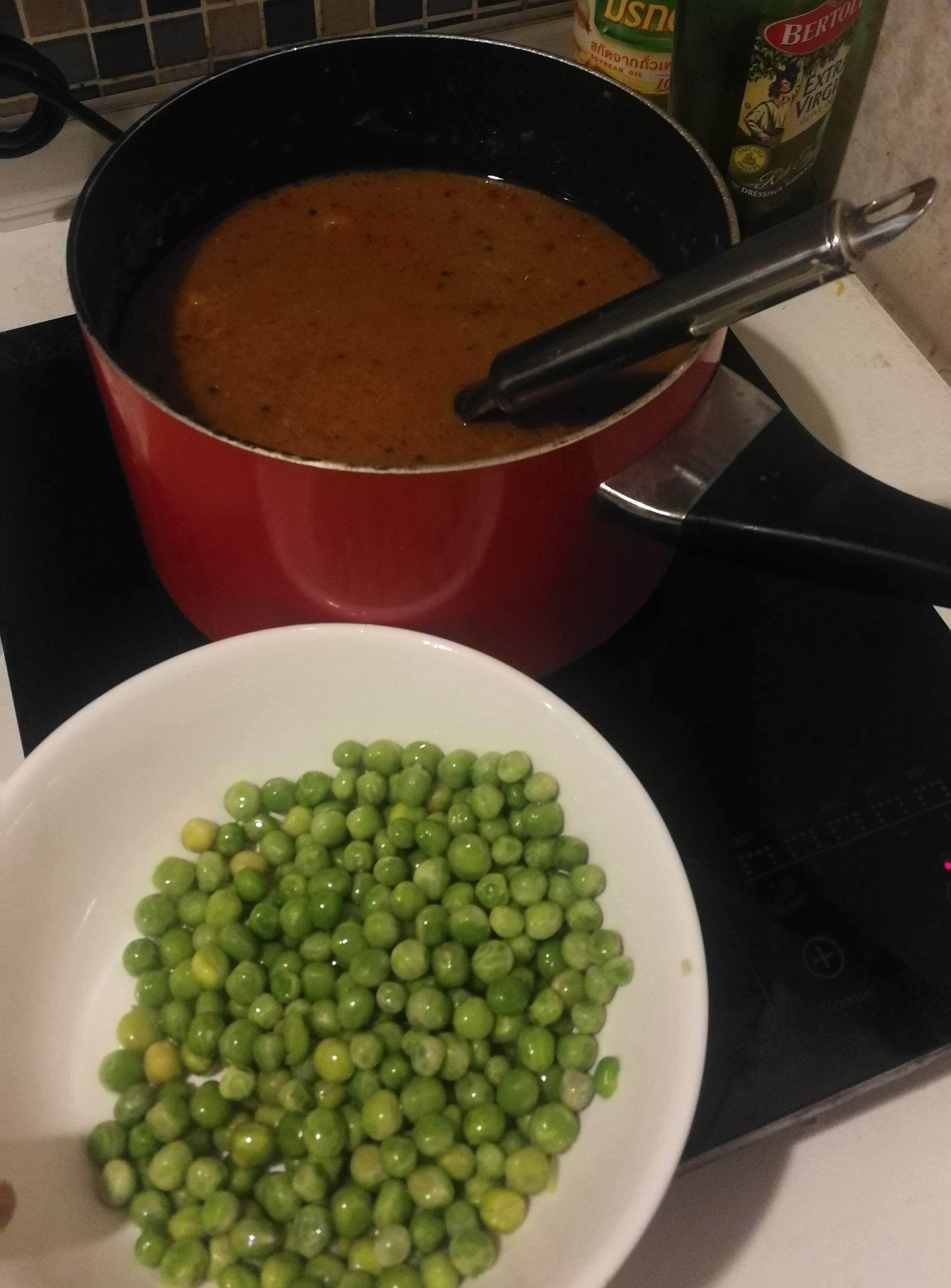 Allu Mattar (Potato Green Peas) Curry